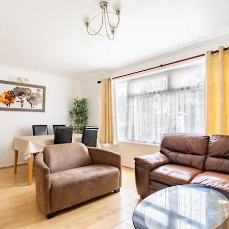 Beaconsfield 4 Bedroom House In Quiet And A Very Pleasant Area, Near London Luton Airport With Free Parking, Fast Wifi, Smart Tv المظهر الخارجي الصورة