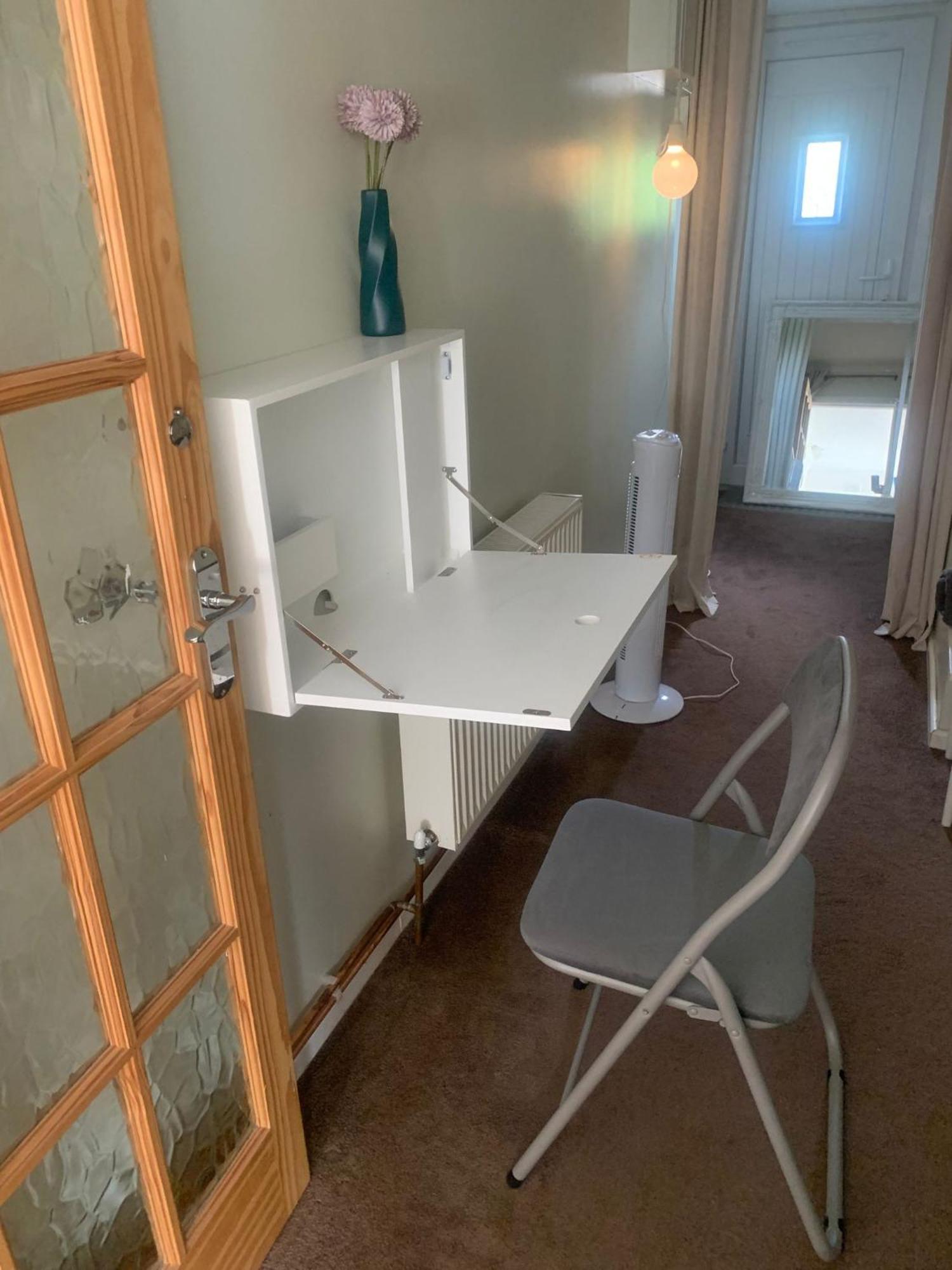 Beaconsfield 4 Bedroom House In Quiet And A Very Pleasant Area, Near London Luton Airport With Free Parking, Fast Wifi, Smart Tv المظهر الخارجي الصورة